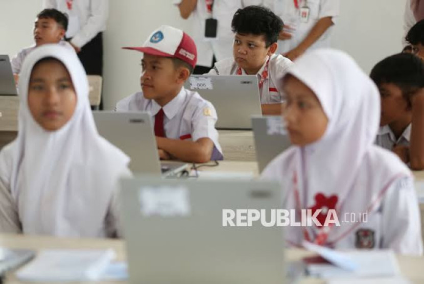 Siswa belajar di kelas (ilustrasi). Sumber:Republika